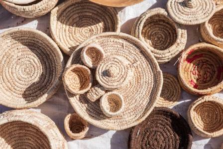 Learn how to weave a raffia basket